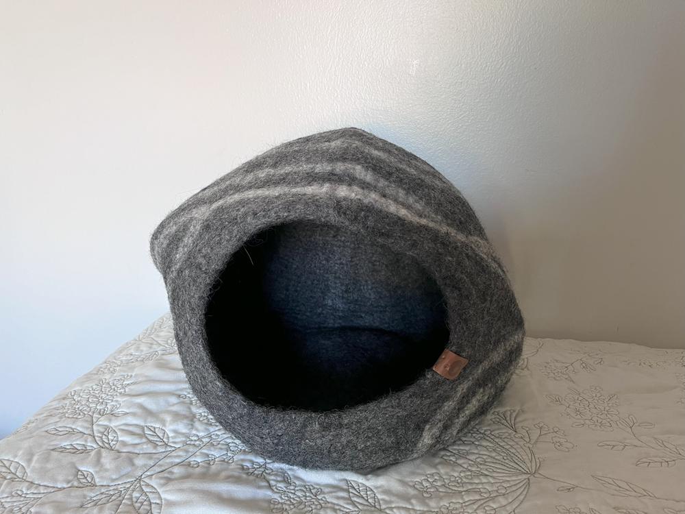 Meowfia Premium Felt Cat Cave