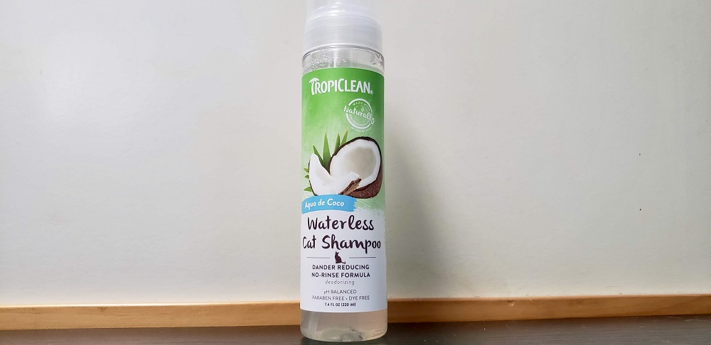 TropiClean Waterless Dander Reducing Cat Shampoo